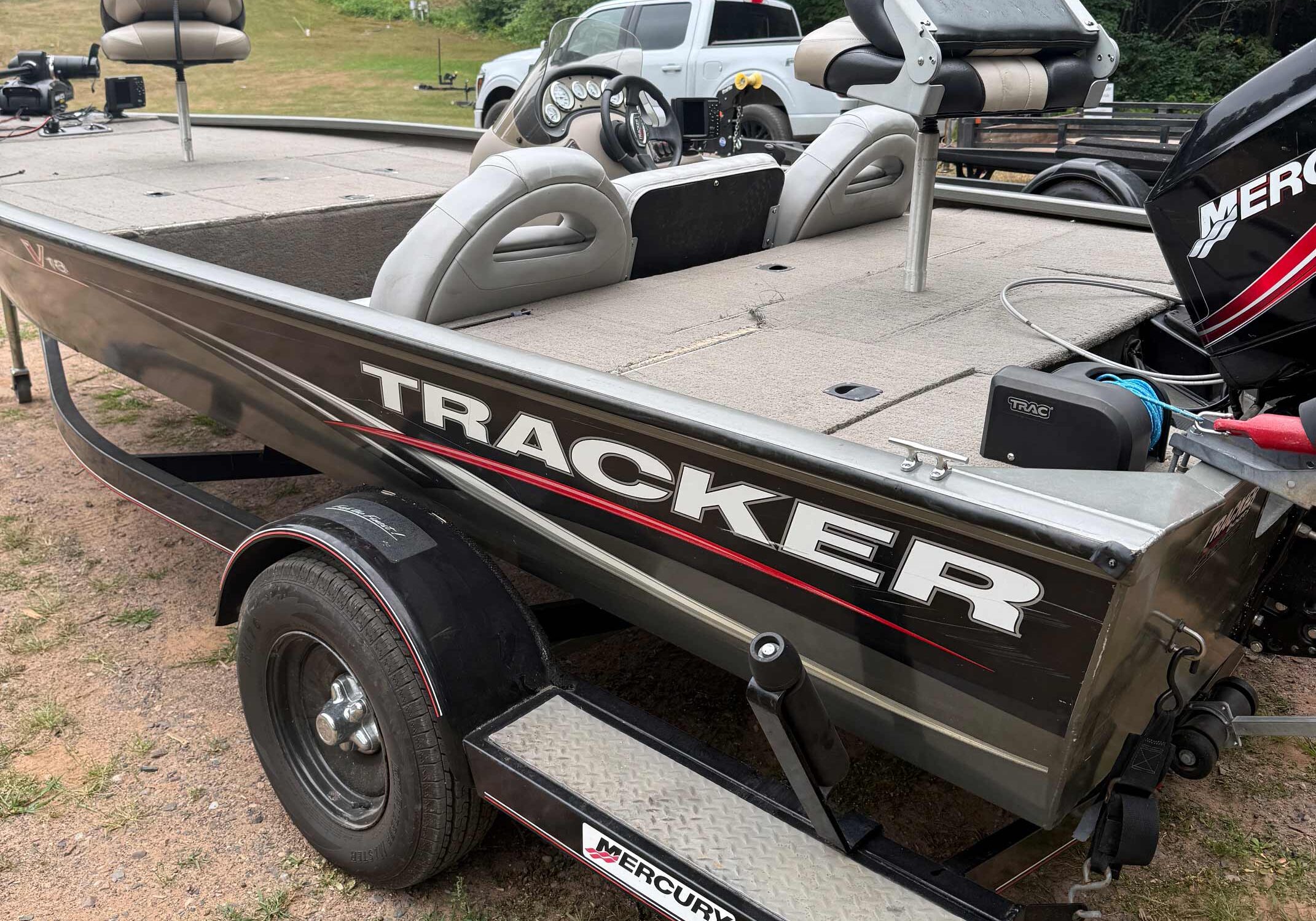 Tracker fishing boat for rent